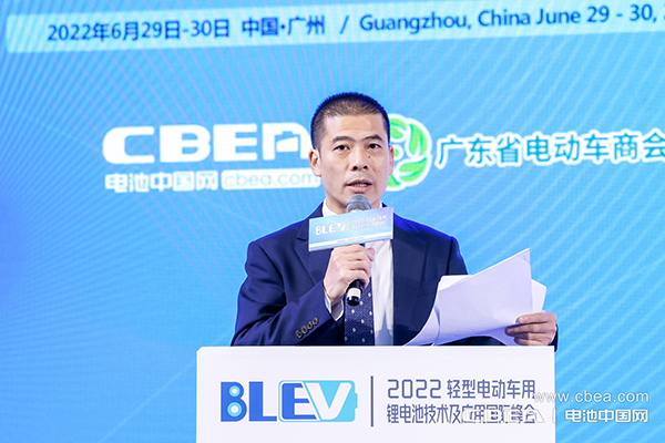 動(dòng)力電池應(yīng)用分會專家委員會劉斐主持“構(gòu)建東盟輕型電動(dòng)車區(qū)域合作生態(tài)鏈”主題論壇
