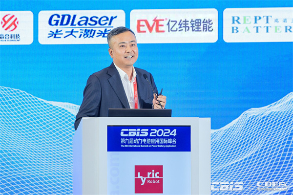 贏合科技何愛(ài)彬：主旨發(fā)言《精誠(chéng)合作、共享雙贏——鋰電設(shè)備的智能升級(jí)與產(chǎn)業(yè)協(xié)作》