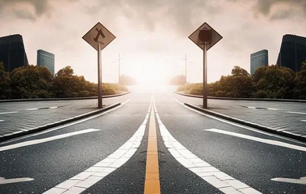 587Ah VS 684Ah：兩巨頭“押注”下的新一代儲能技術路線之爭